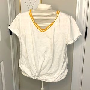 Universal Threads T shirt.